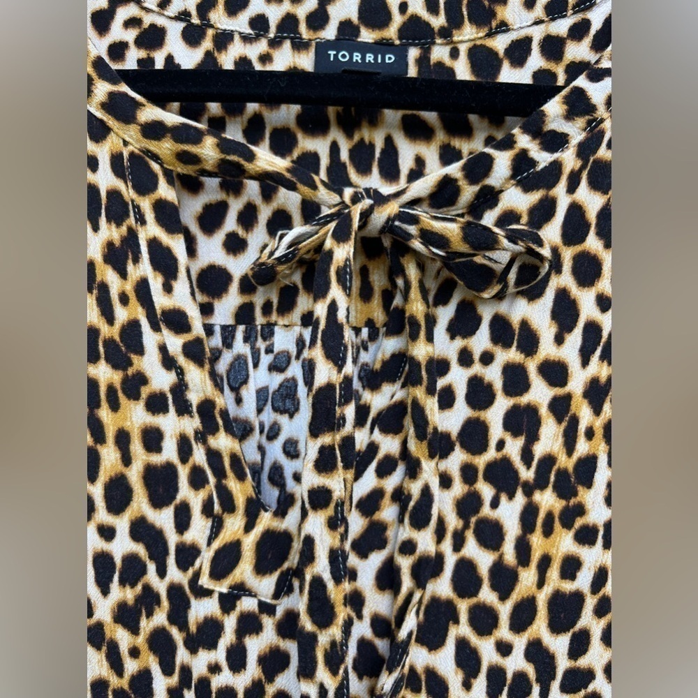 Torrid Leopard Animal Print Mobwife BoHo Blouse Top Size 4 - Picture 4 of 7